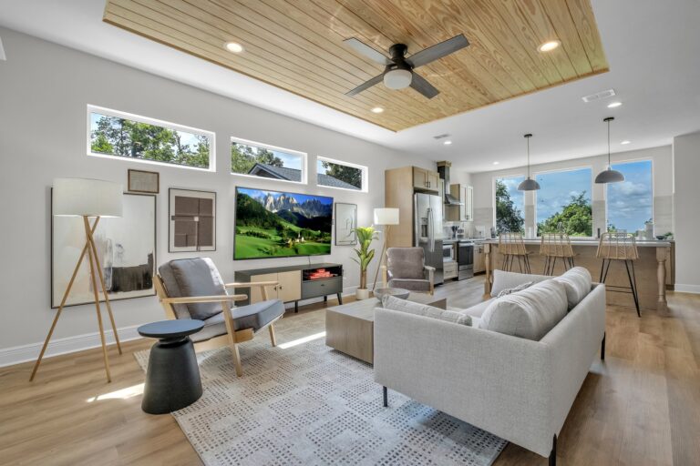 Living room w_TV