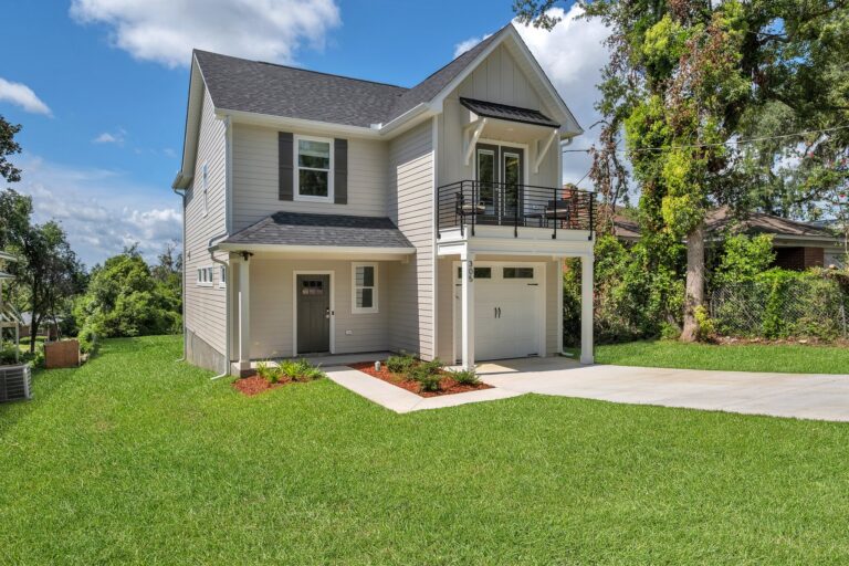 front w_ driveway